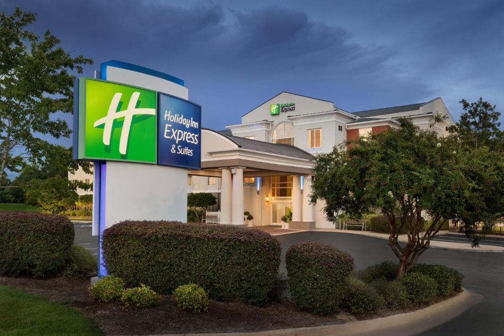 Image of  Holiday Inn Express Hotel & Suites Auburn 