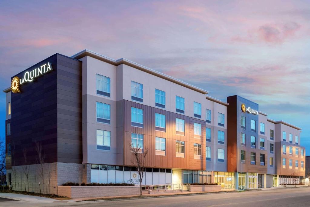 Image of La Quinta Inn & Suites By Wyndham Kansas City