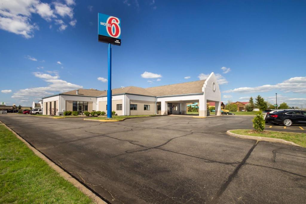 Image of  Motel 6 Rothschild 