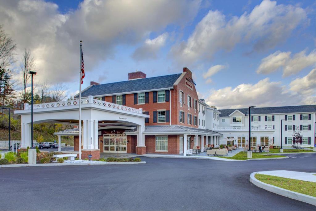 Image of Hampton Inn & Suites Manchester