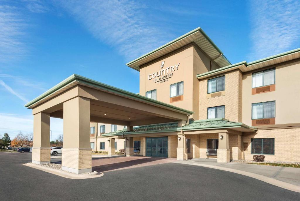 Image of Country Inn & Suites Middleton