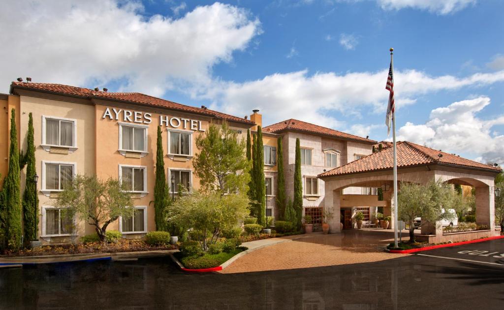 Image of Ayres Hotel Laguna Woods - Aliso Viejo