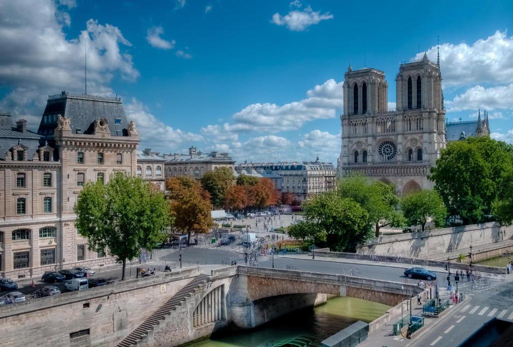 Image of  Les Rives De Notre-Dame 