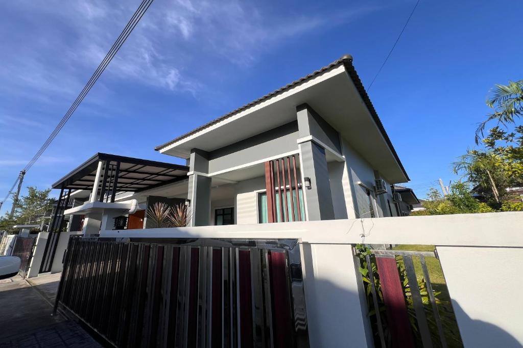 Image of POOMe House