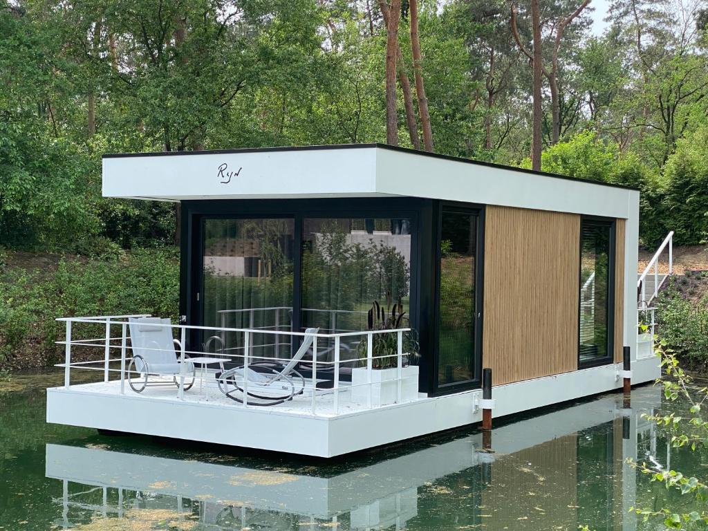Image of  Loo Mare - Floating Tiny House All Inclusive 
