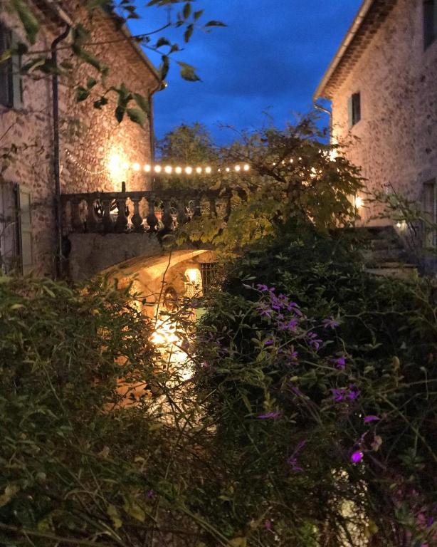 Image of  Les Cailloux Dorés 