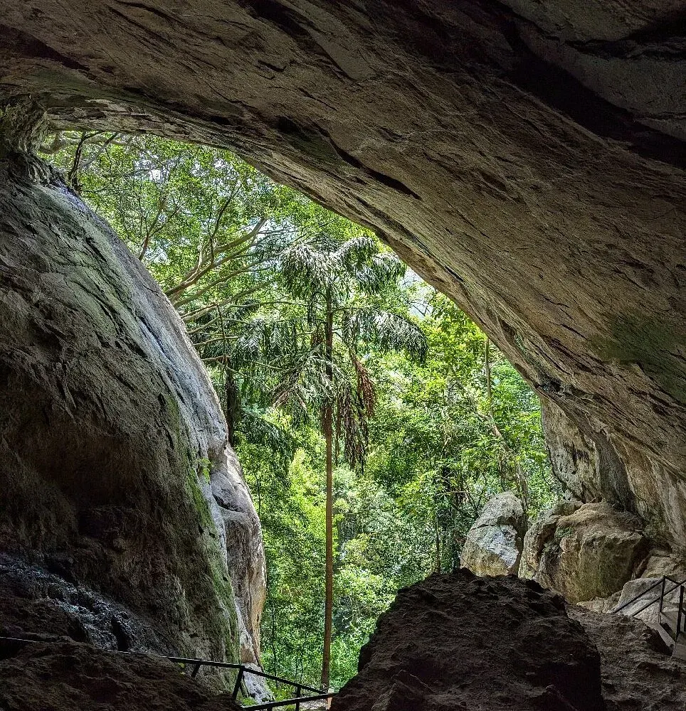 Ravana Falls & Ravana Cave Legend Trail