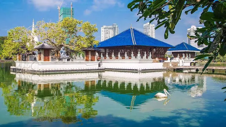 Visit Gangaramaya Temple & Seema Malaka