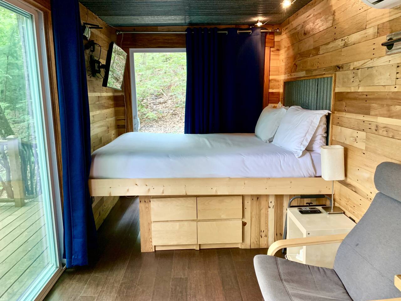 Queen Bed