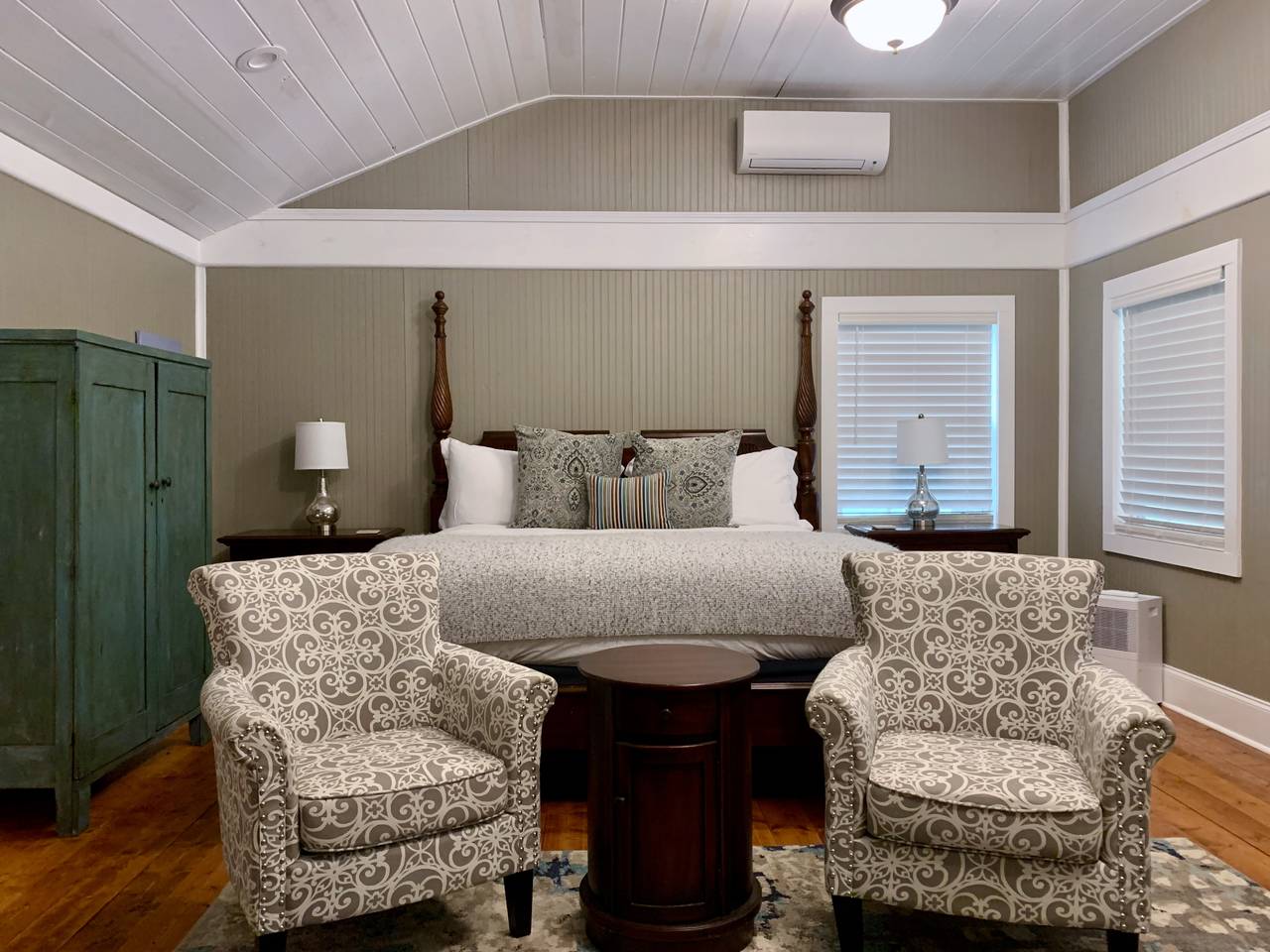 Queen Bed