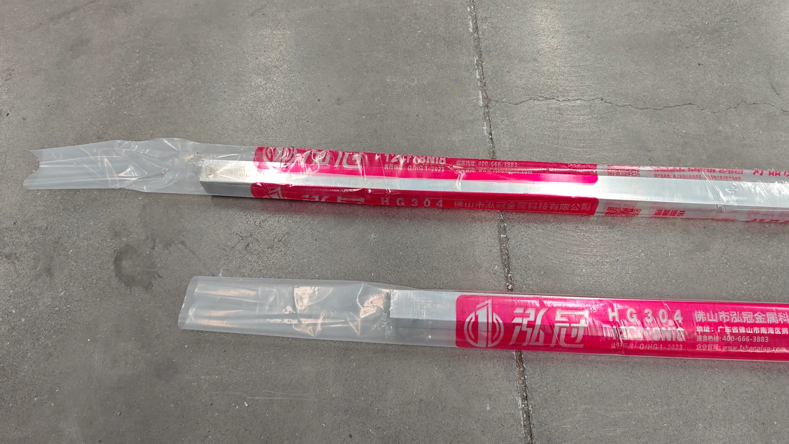 Red printed packaging film covering rectangular metal profiles