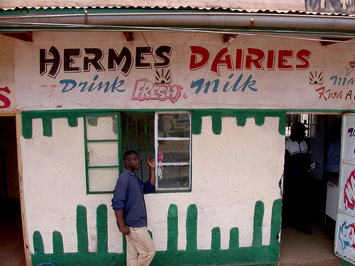 One of Kenya’s many ‘milk bars’ (photo credit: ILRI/Dave Elsworth).