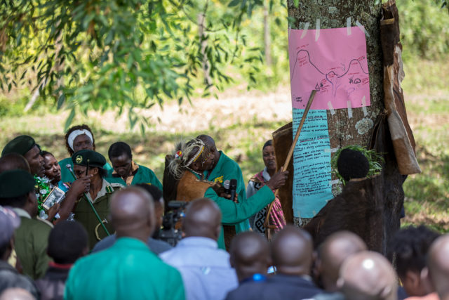 Community elder explaining the map of sacred hills in Londiani, Violet Atieno/CIFOR