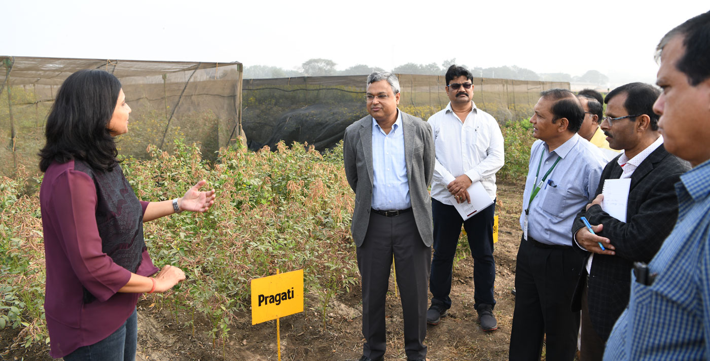 Dr Saurabh Garg, Principal Secretary, Department of Agriculture, Government of Odisha, interacting with ICRISAT scientists.