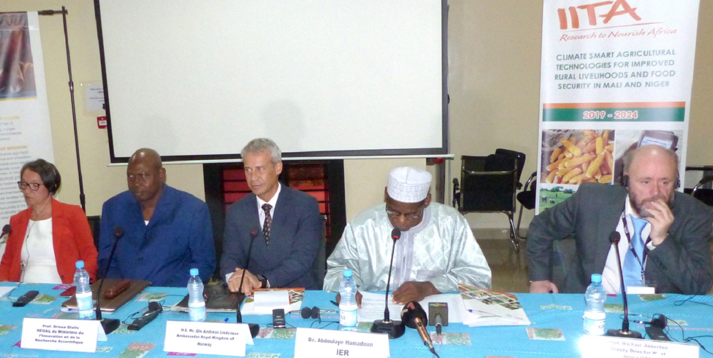 Delegates at the launch of CSAT-Mali and Niger projects at ICRISAT- Samanko. Photo: M Magassa, ICRISAT