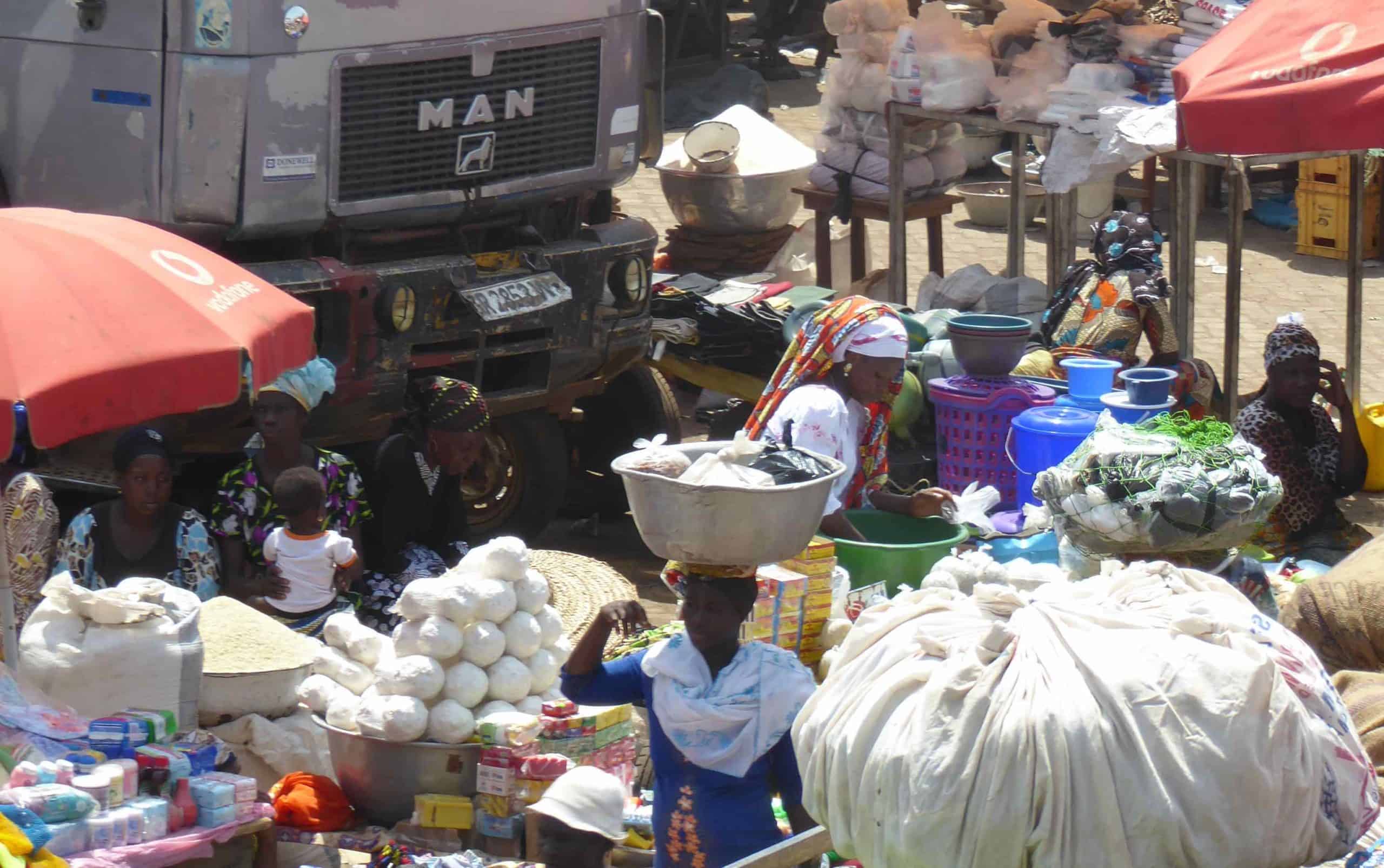 Food trading. Informal Urban Street Markets.