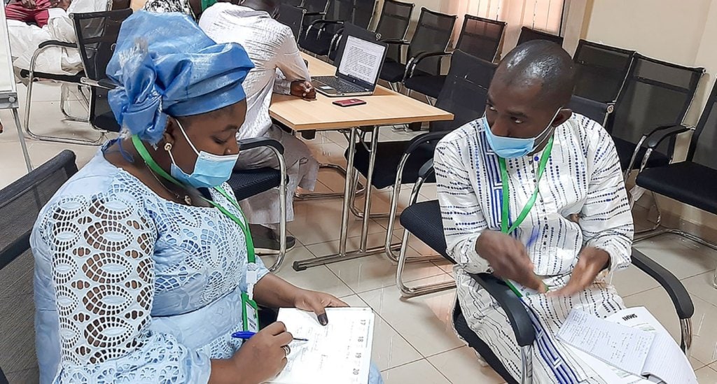 Ms Sow Coumba Kone and Mr Mamadou Diakité, participants from Mali-Météo preparing their project brief. Photo. A. Diama, ICRISAT