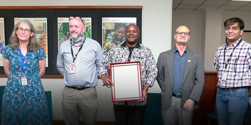 NAQS honors IITA with “Service Support Award” for phytosanitary capacity development