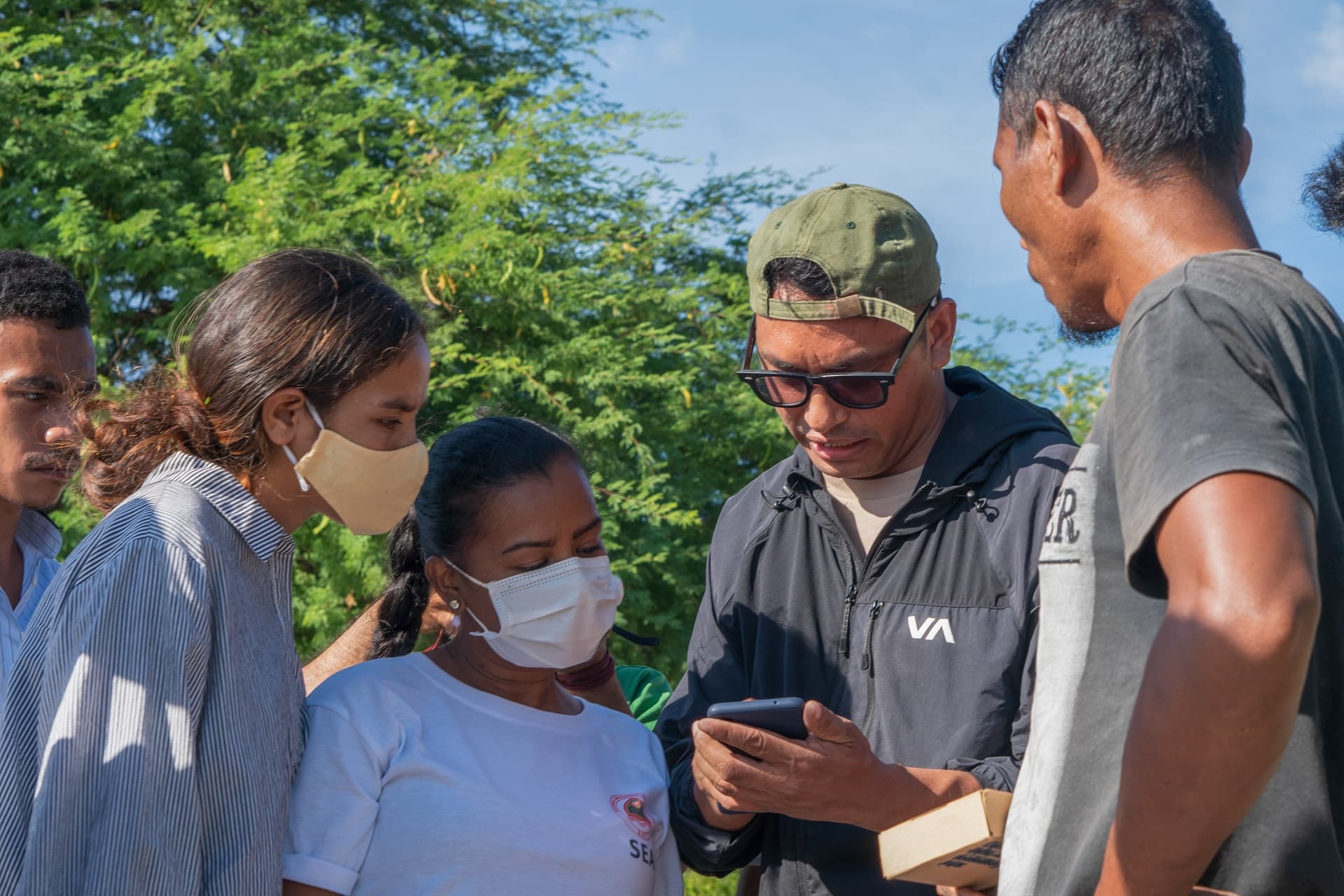 Joctan Lopes (second right) demonstrating a fisheries mobile application to youth data collectors hired by the Ministry of Agriculture and Fisheries of Timor-Leste. Photo supplied by Joctan Lopes.