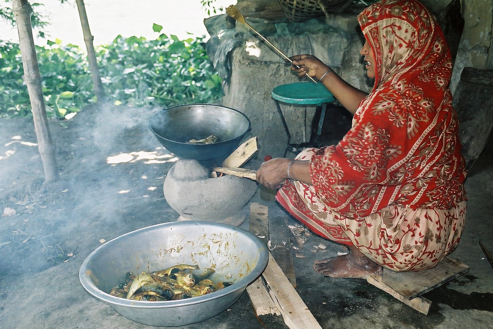 Cooking a traditional fish dinner in Bangladesh. Photo by CBFM-Fem Com Bangladesh.