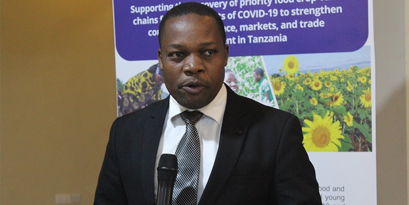 Guest of Honor, Mr Eleuter Kihwele speaking at the project launch. Photo: H.Rashid/IITA