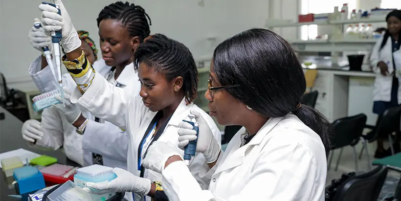 Ivorien PhD student, Ouattara Fatoumata (middle), in a practical session with other trainees.