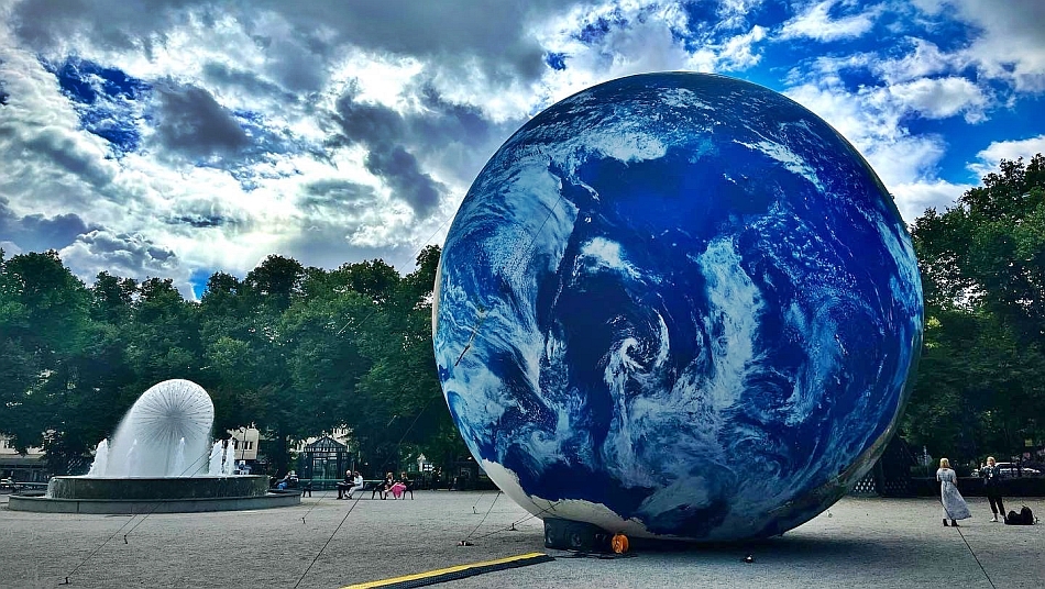 The Terralona Model of Earth exhibit by Visyalove made its way from Czech Republic’s Brno Planetarium Hvězdárna to outside Norra Latin in Stockholm for this year’s World Water Week