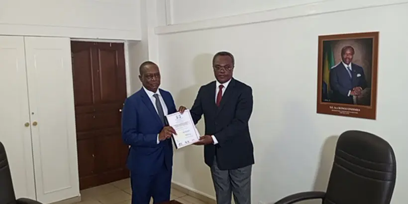 IITA CAH Director Zoumana Bamba (left)and the Cabinet Director Ndoutoumou Charles Theodore presenting the signed agreement.