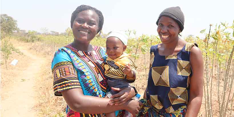 Millicent Liani and Yoseba Lucas in her cassava farm in Tabora, Tanzania. Photo: IITA/Hadi Rashid