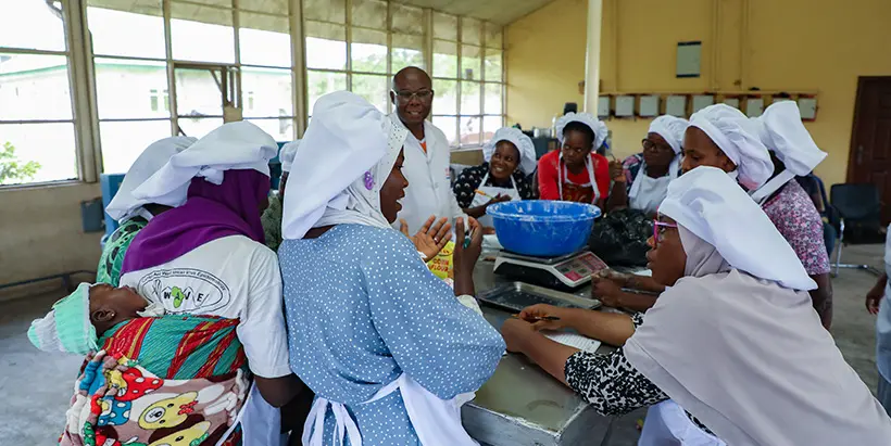 IITA Nutrition Research Associate Greg Nwaoliwe speaking with the trainees at FUNAAB Ogun State.