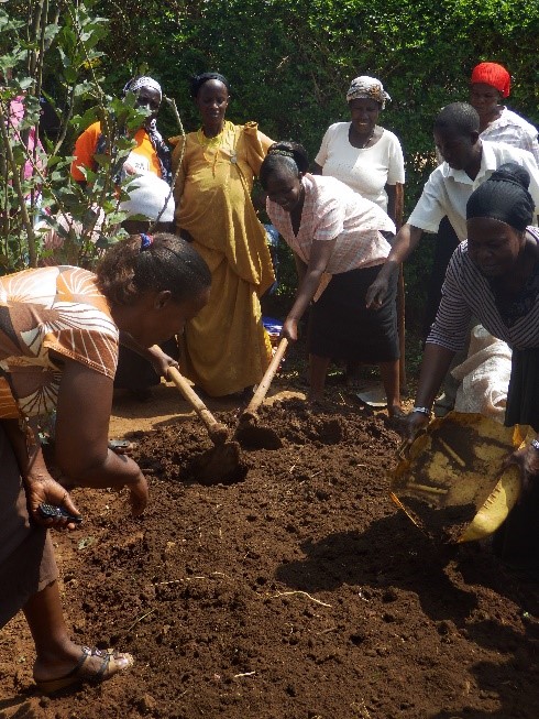 Farmers get together to contribute communal labor—a form of informal institutional collaboration.