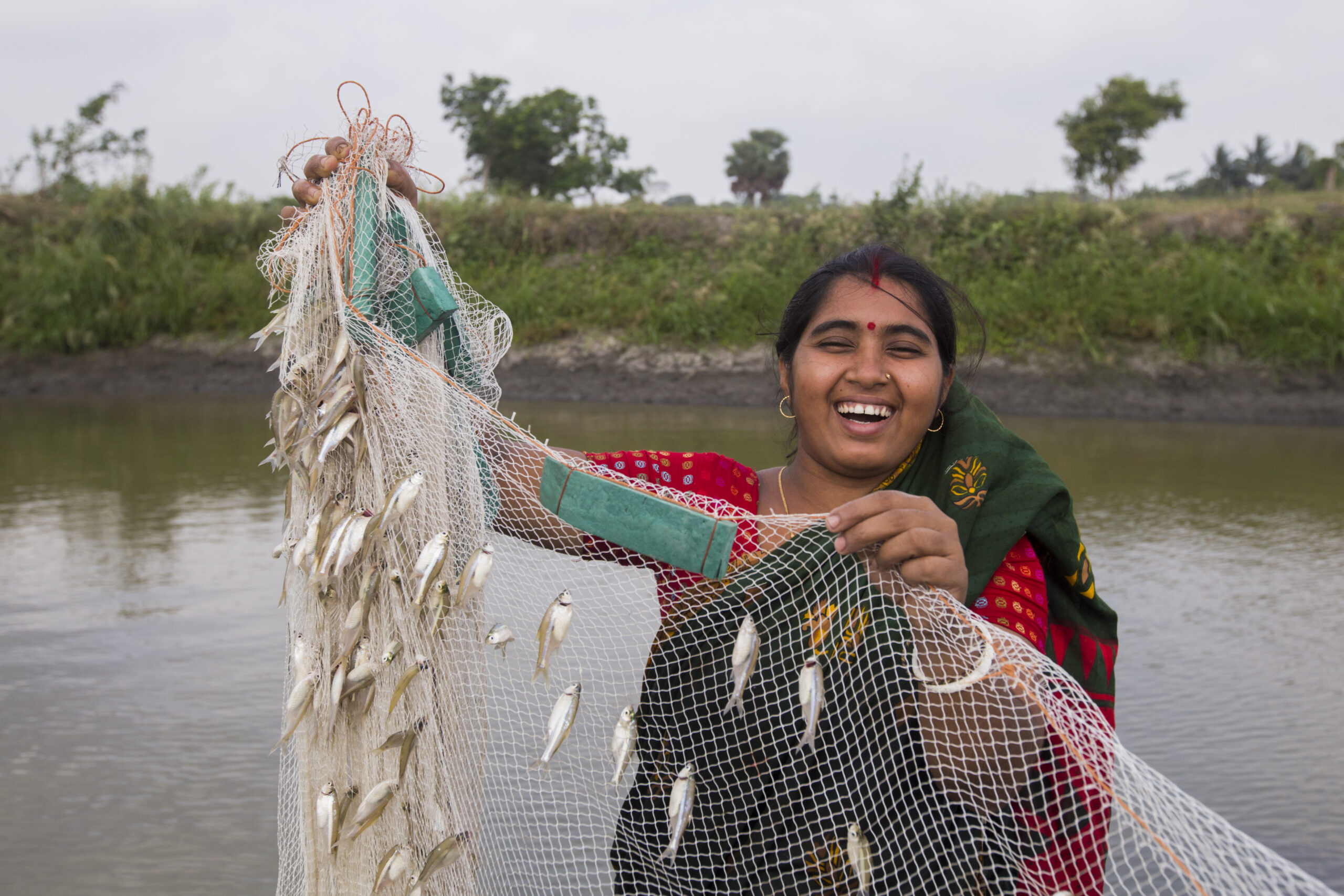 Photo credit: A woman with fish caught using gill net in Bangladesh (Md. Masudur Rahaman/WorldFish)