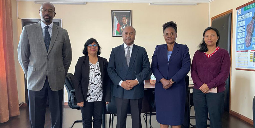 IITA team led by Eastern Africa Regional Hub Director Leena Tripathi with the Madagascar Minister of Agriculture (center).