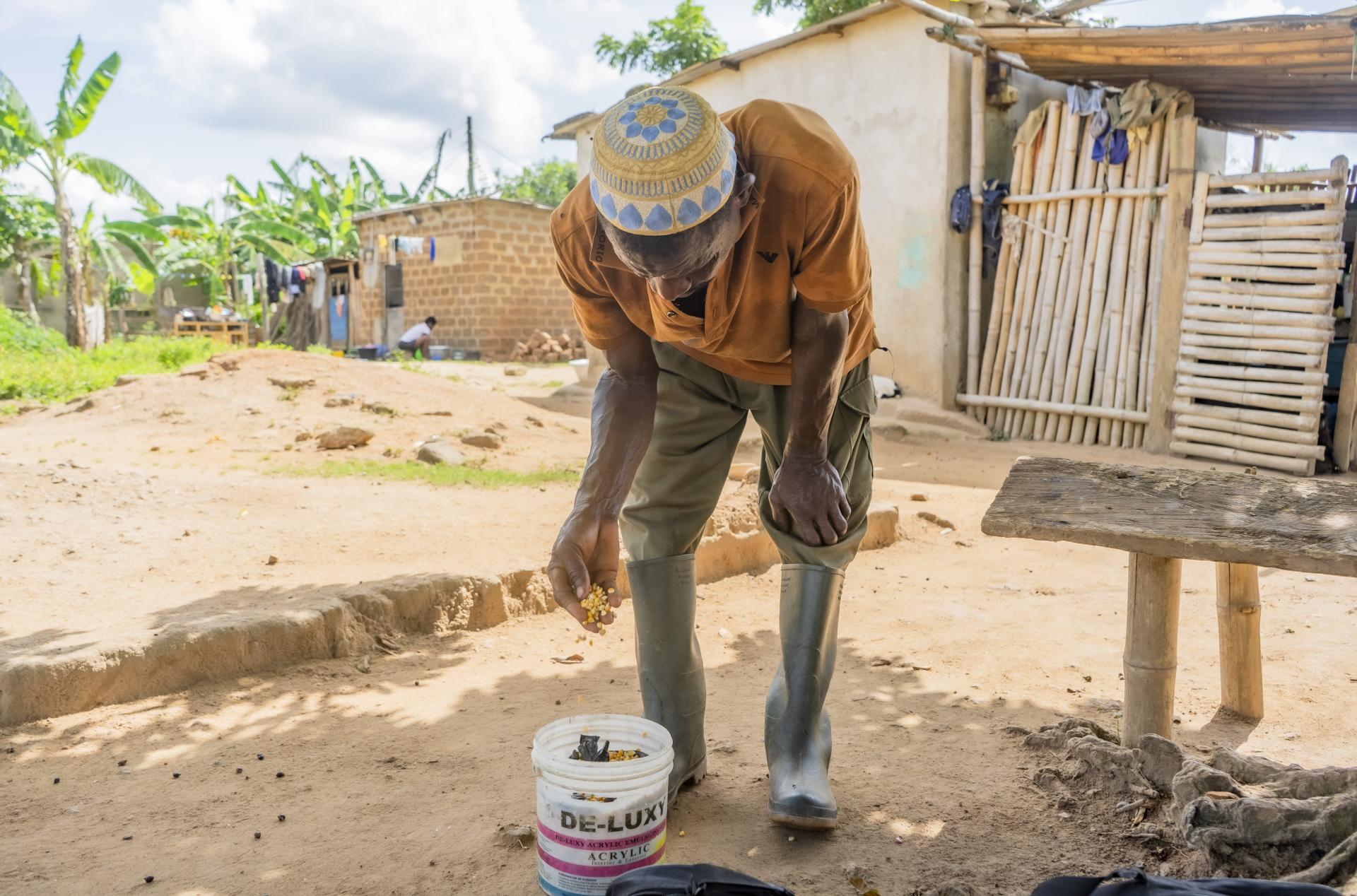 Alhassan with Honampa, a climate-smart variety of maize that's a source of Vitamin A, has a potential yield of 5.2 tons/ha and matures 10-15 days earlier than varieties traditionally used by farmers in his community.