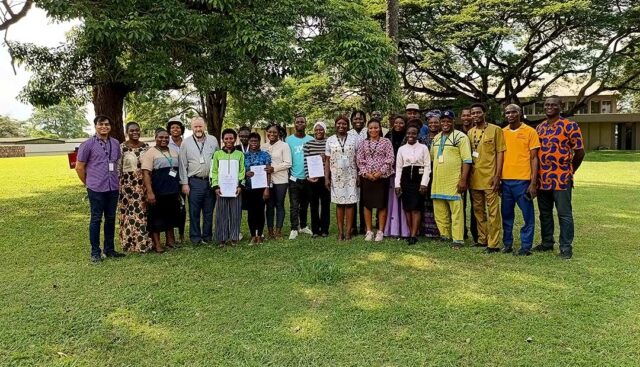 Participants-with-Michael-Abberton-and-their-facilitators.