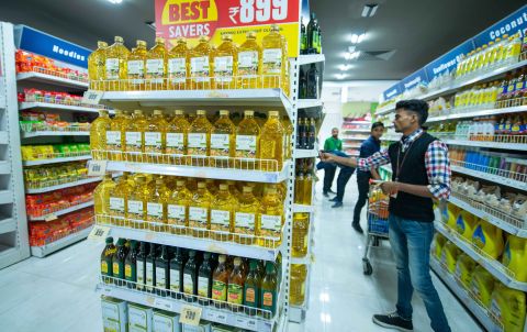 India edible oil in supermarket