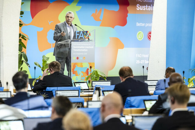 Mounir Louhaichi presents, ‘Balancing Livestock Production and Sustainability of Natural Resources’ (Photo Credit: ICARDA/ Mounir Louhaichi).