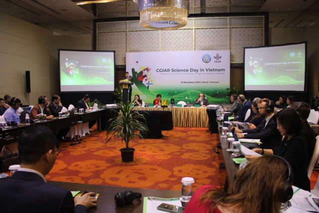 Dr. Cao Duc Phat, former minister of the Ministry of Agriculture and Rural Development and chair of the Board of Trustees of the International Rice Research Institute, giving the opening message