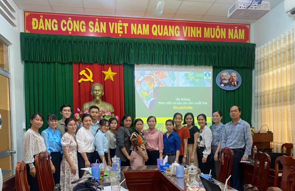 Participants in the workshop in Tien Giang