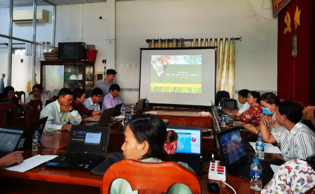Participants in the workshop in Tien Giang