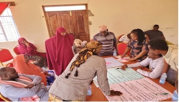 Participants discuss important rangeland stakeholders in Arbahajan Ward, Wajir County, Kenya. Photo by A. Akivaga/RECONCILE.