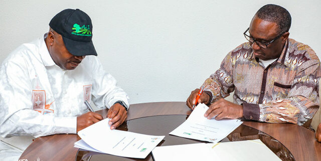 Dr. Simeon Ehui and Dr. Nteranya Sanginga signing the collaboration agreement in Ibadan.