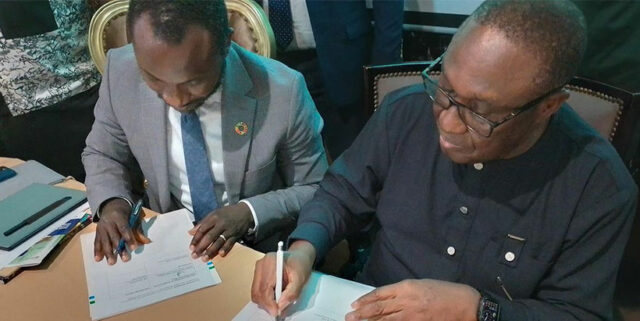 IITA Director General and CGIAR Regional Director for Continental Africa, Dr Simeon Ehui with Sierra Leone Minister of Agriculture, Honourable Henry Kpaka signing the MoU in December.