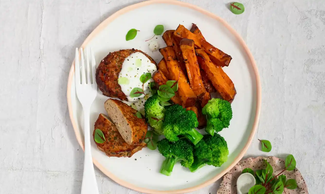 tasty-turkey-rissoles-with-broccoli-sweet-potato-fries-324g.webp