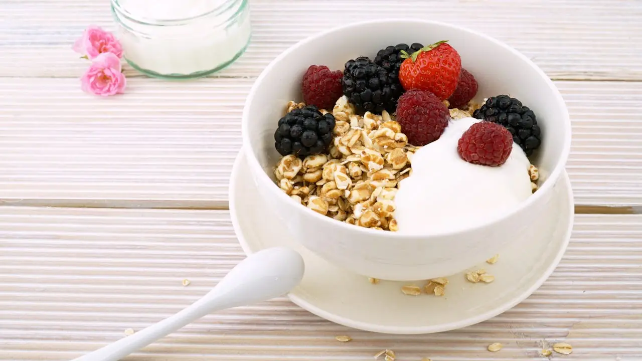 yoghurt with oats.webp