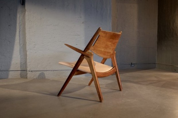 CH28P Lounge Chair | Highlight image 3