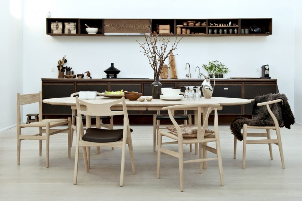 CH338 Dining Table for 2 Leaves | Highlight image 1