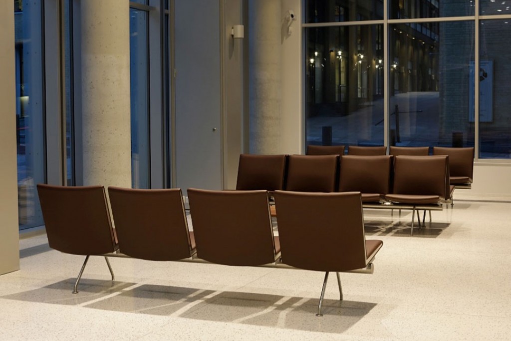 CH404 Sofa - 4 Seater | Highlight image 1