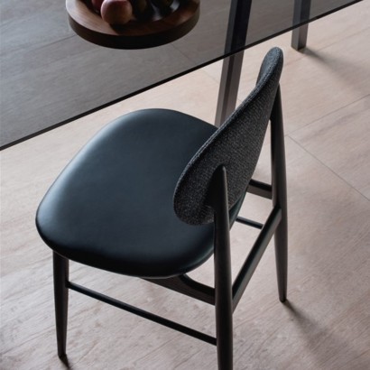 Outline Chair with Leather Seat and Fabric Backrest | Highlight image 2