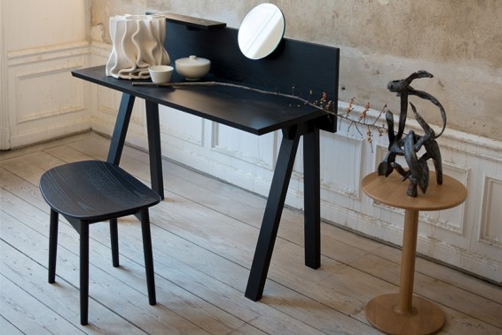 Saga Dining Stool with Wood Seat | Highlight image 1